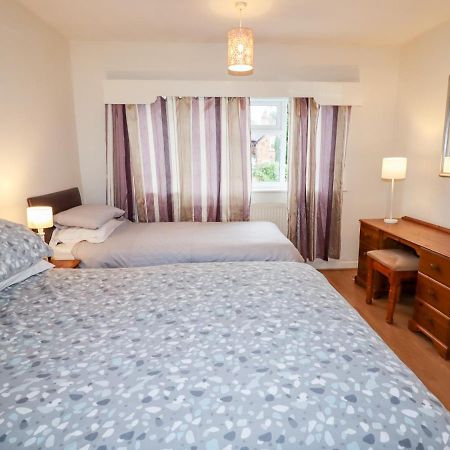 The Hawthorns Villa Chester Exterior photo